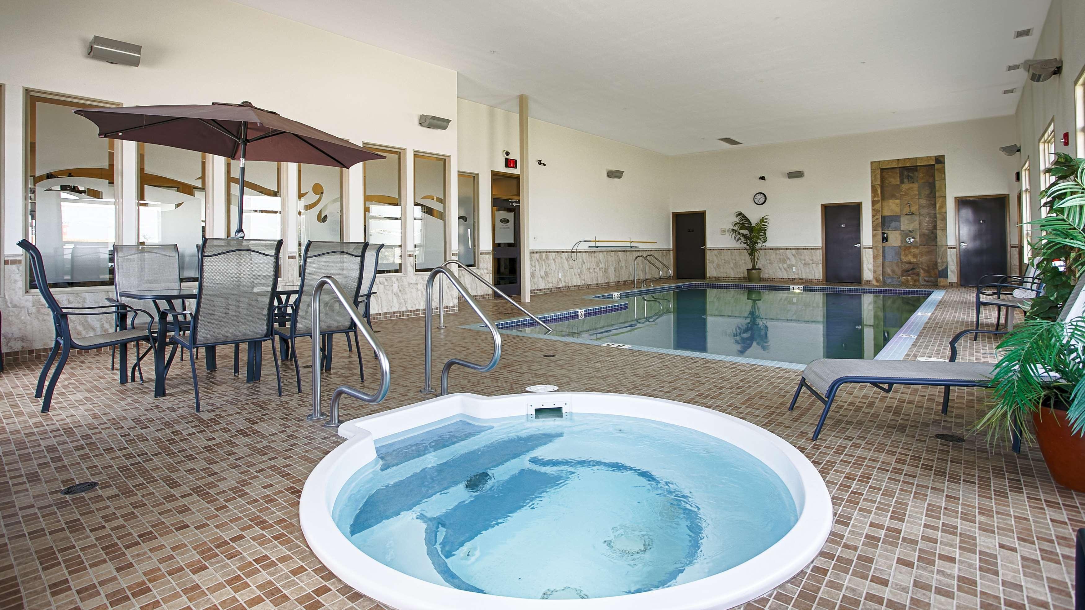 Best Western Wainwright Inn & Suites Esterno foto