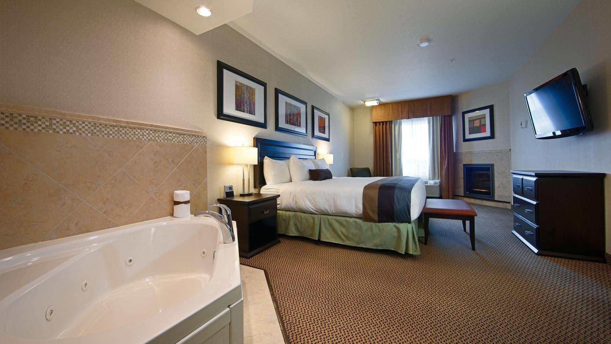 Best Western Wainwright Inn & Suites Esterno foto