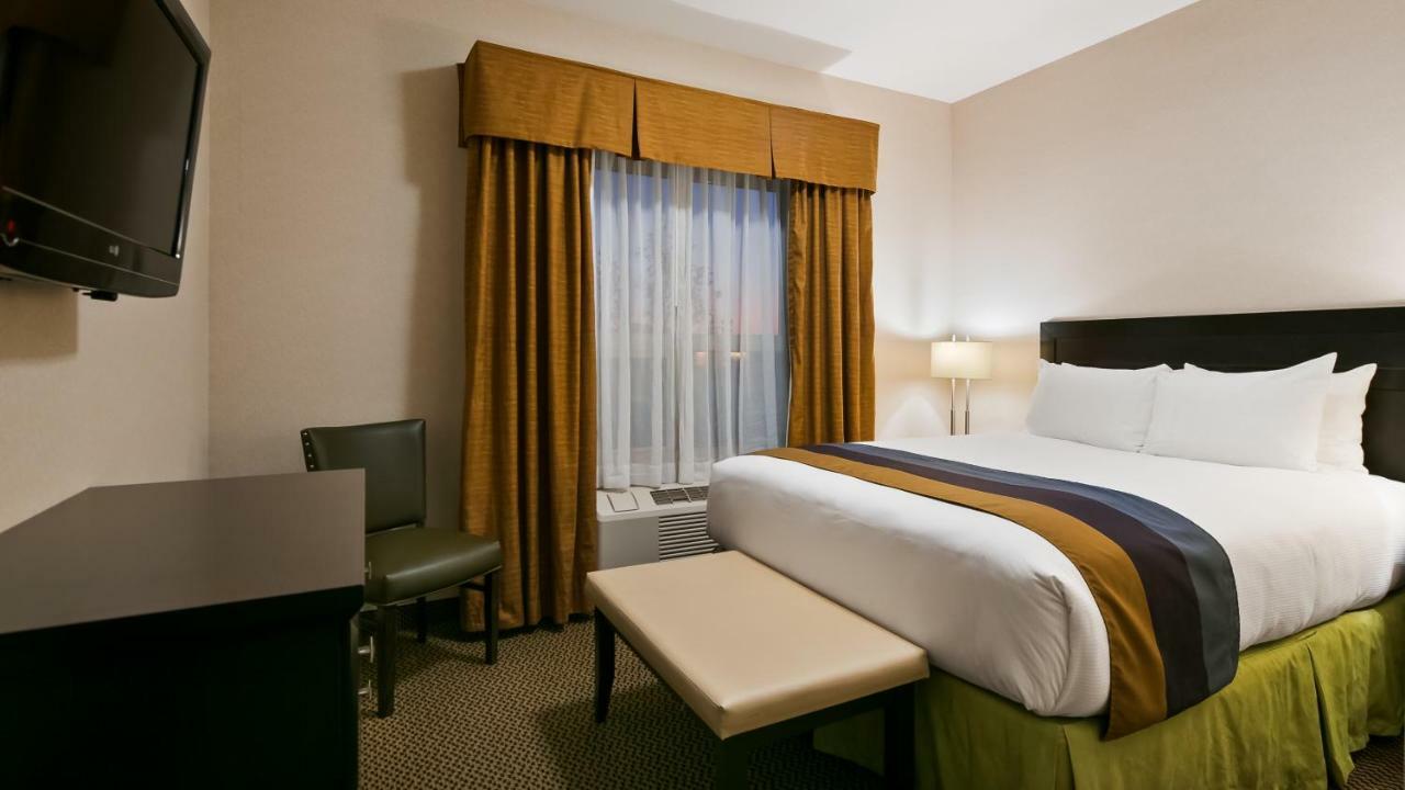 Best Western Wainwright Inn & Suites Esterno foto